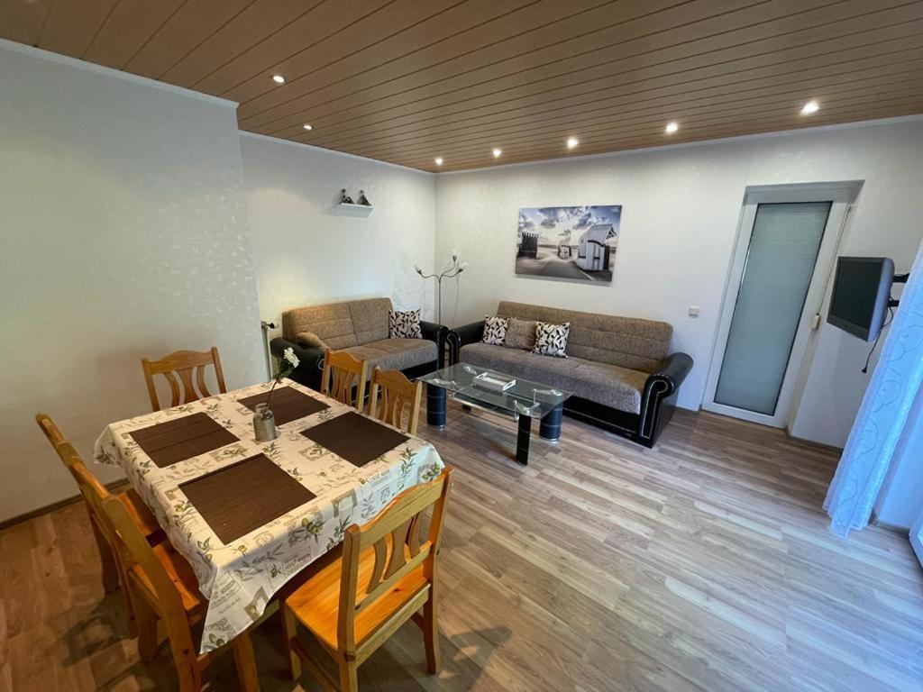 Ferienwohnung Lion Krummhörn Buitenkant foto